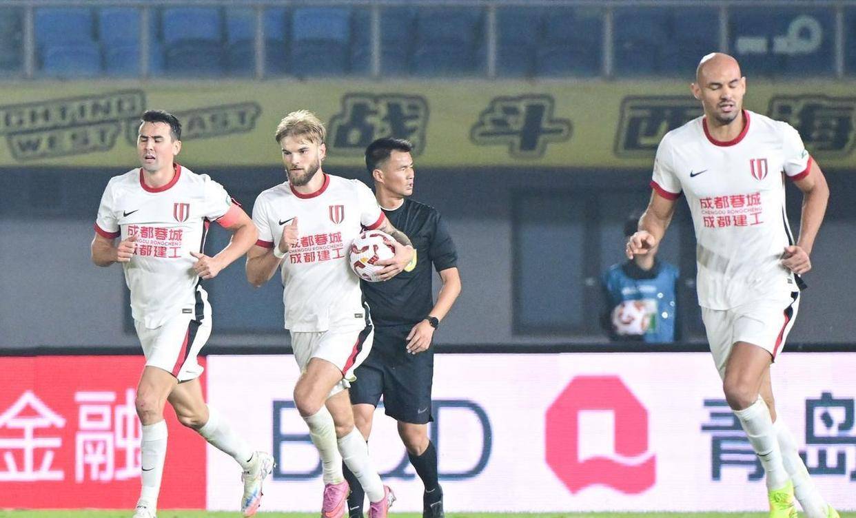 开云体育下载-赛地聚焦：全明星赛国际比赛日热度飙升，成都蓉城门线救险，质疑声仍在，数据趋势出现新变化(赛地兑换人民币)